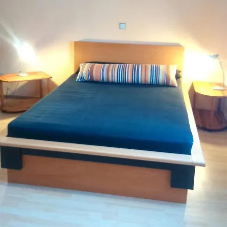 Διαμέρισμα With 2 Bedrooms In Dahlem With Furnished Garden And Wifi 5 Km From The Slopes *