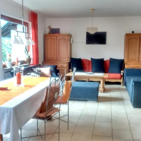 Διαμέρισμα With 2 Bedrooms In Dahlem With Furnished Garden And Wifi 5 Km From The Slopes